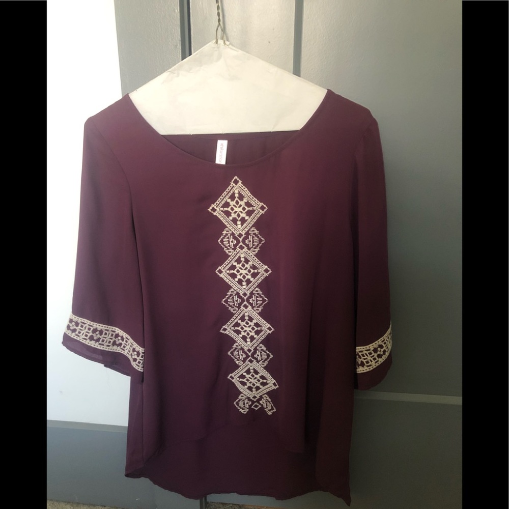 Quarter sleeve top